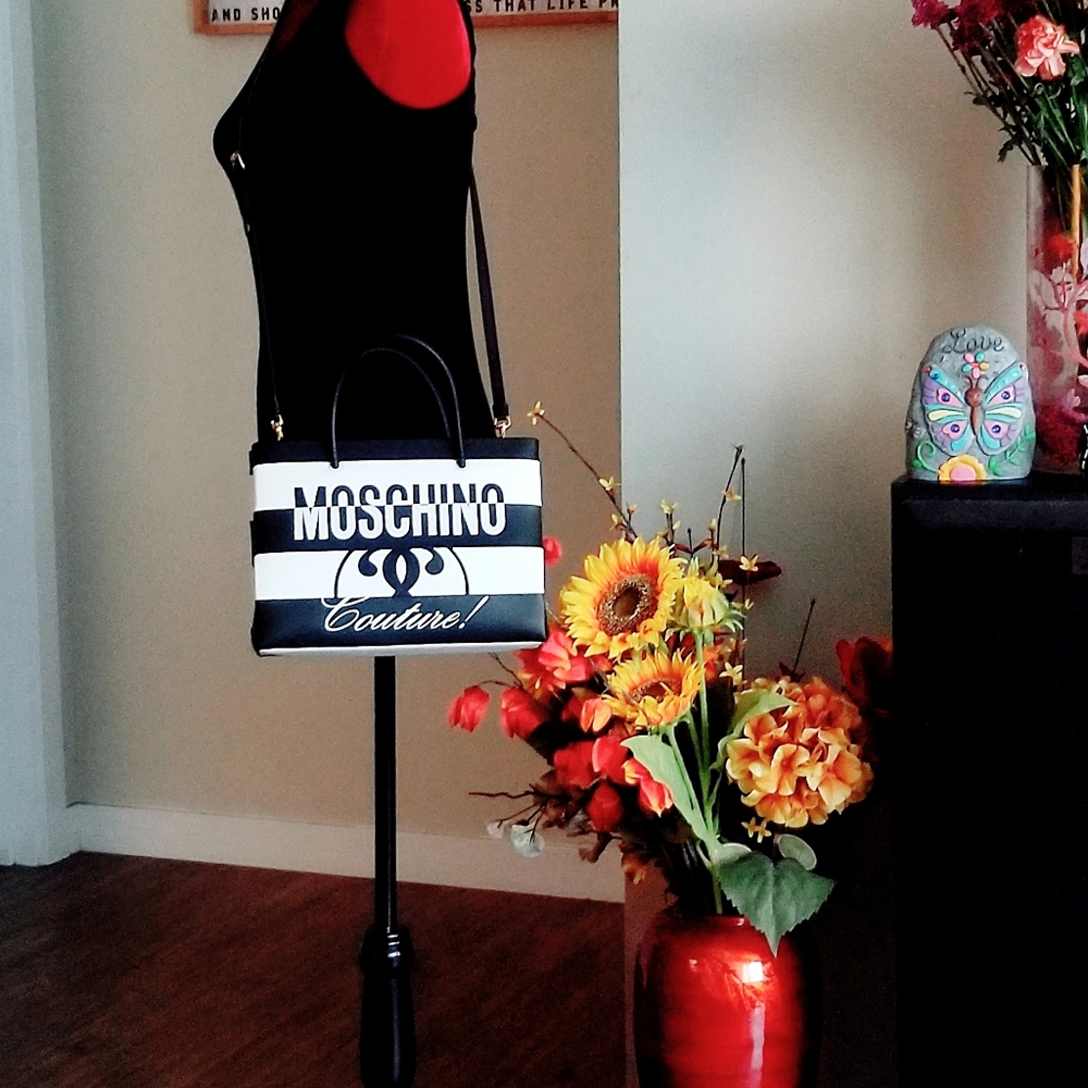 MOSCHINO BUNDLE TOTE/CROSSBODY & WALLET - Picture 2 of 5
